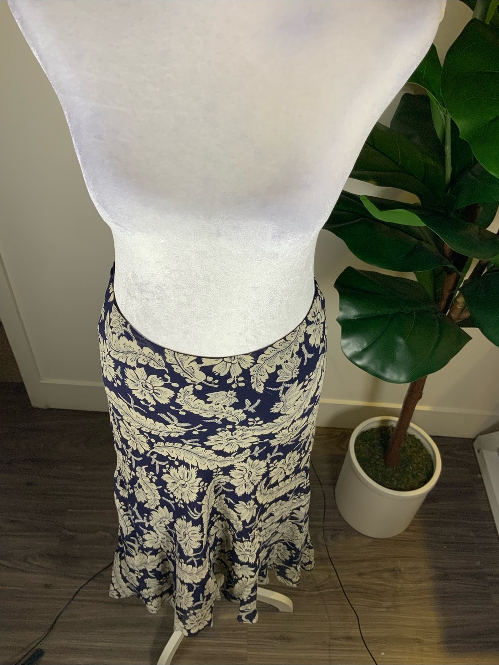 Lauren Ralph Lauren Navy and Cream Floral Maxi Skirt - Picture 3 of 14